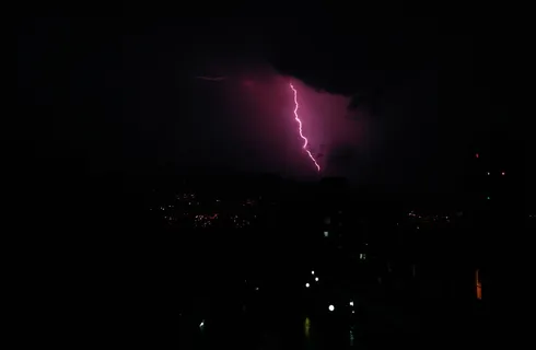 麦德林,哥伦比亚,雷雨,雷雨,风暴,城市,闪电,城市之夜 麦德林,哥伦比亚,雷雨,雷雨,风暴,城市,闪电,城市之夜