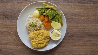 米饭，油炸，肉，花椰菜，豆类，切片，胡萝卜，健康食品