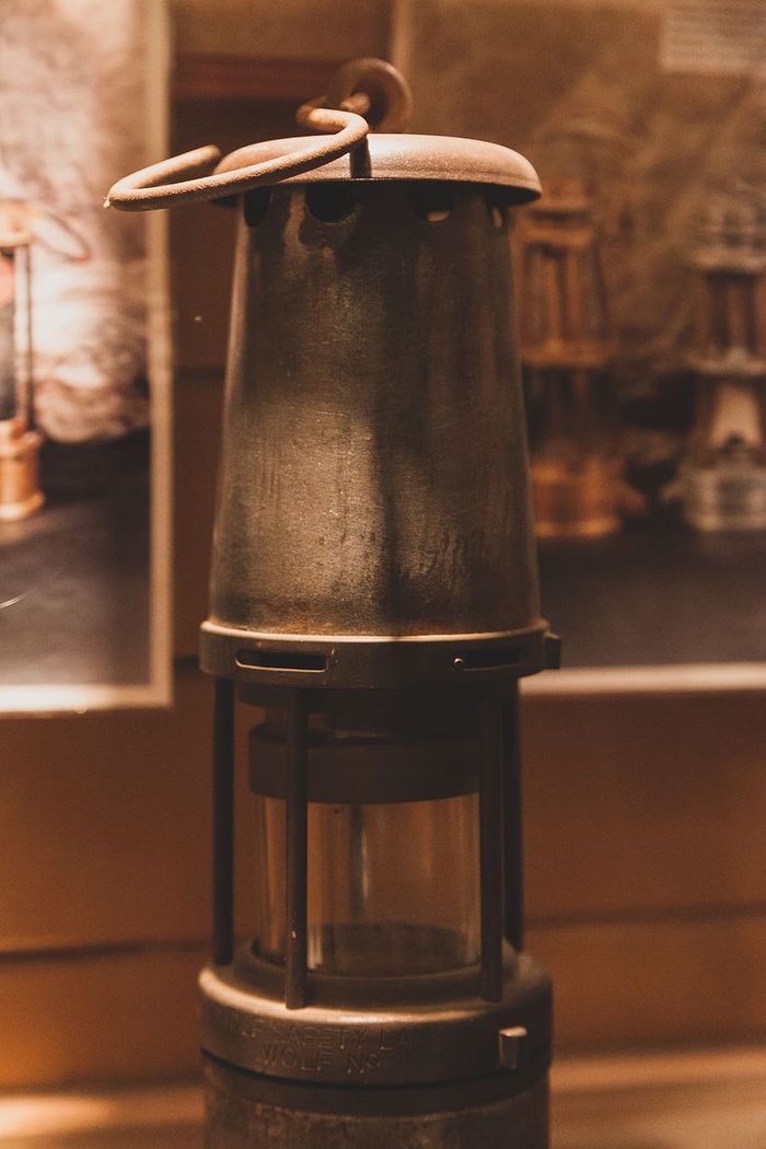 澳大利亚，lithgow，lithgow州立煤矿博物馆，黄铜，复古，玻璃，灯笼，煤油