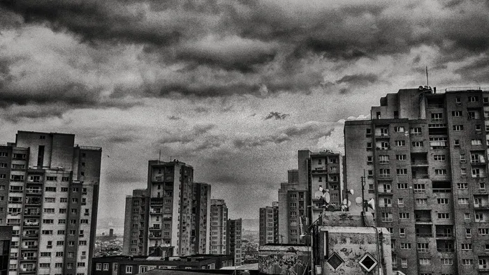 Turkiye，布尔萨，云，建筑，黑白，家，天空，建筑外观