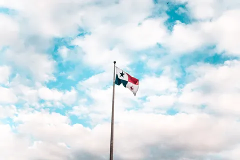 绿、白、红星旗