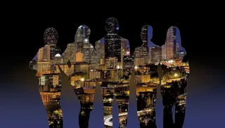 城市景观上的人影