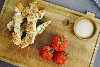 拉脱维亚，里加，鸡肉，串肉，番茄，食物，夏季食物，野餐