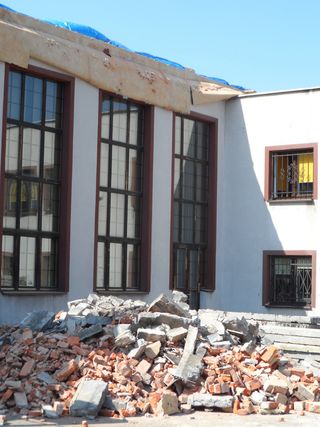 维修，碎片，废墟，窗户，建筑结构，建筑，建筑外观，白天