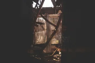 废弃的，破碎的，黑暗的，腐烂的，诡异的，阳光，建筑，建成的结构