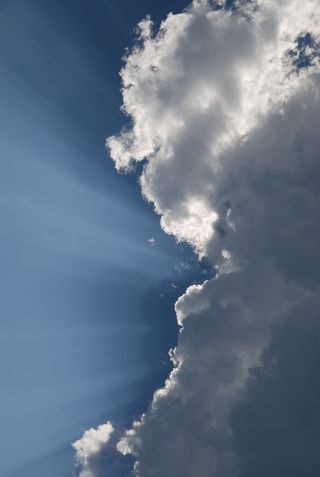 阳光，太阳，多云的光线，天空，云朵，户外，风景，宁静