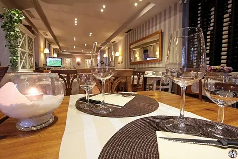 米兰，餐厅，早午餐，桌子，椅子，家具，室内，优雅