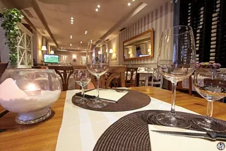 米兰，餐厅，早午餐，桌子，椅子，家具，室内，优雅