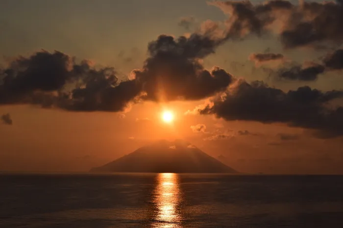 远处，照片，山，金色，小时，太阳云海斯特龙博利火山，日落，黎明