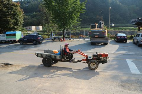 耕耘者、乡村、农村超轻型、交通、交通方式、陆地车辆、城市、街道