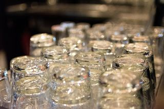 玻璃器皿，玻璃，招待，饮用，啤酒杯，堆放，食品，消费