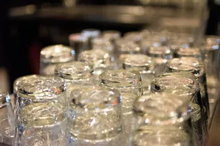 玻璃器皿，玻璃，招待，饮用，啤酒杯，堆放，食品，消费