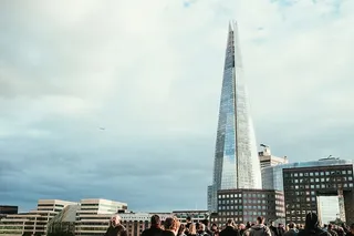 碎片，也称为玻璃碎片，是伦敦一座95层的摩天大楼