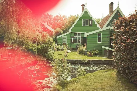 建筑、住宅、房屋、草坪、河流、庭院、建筑结构、建筑外部