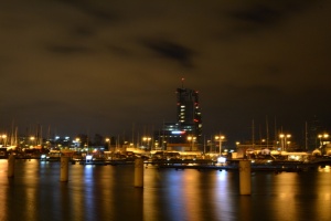 港口、夜晚、海滨、水、反射、照明、灯光、城市
