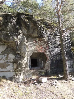 洞穴、地堡、输入、岩石、藏身处、建筑、已建结构、工厂 洞穴、地堡、输入、岩石、藏身处、建筑、已建结构、工厂