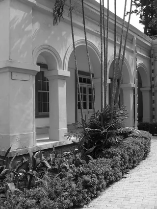 --1900年左右，由日本人在*建造