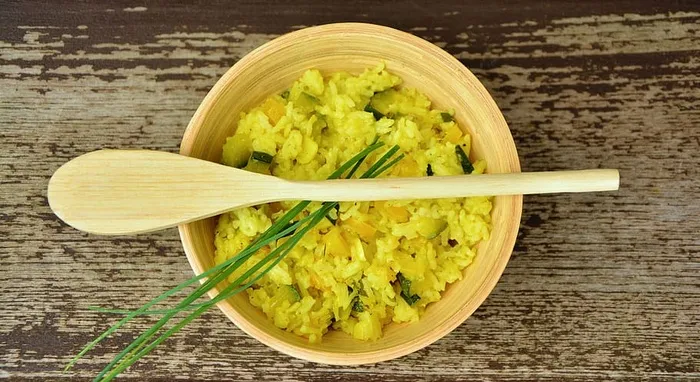 木制、碗、馅、油炸、米饭、米饭盘、意大利饭、木勺