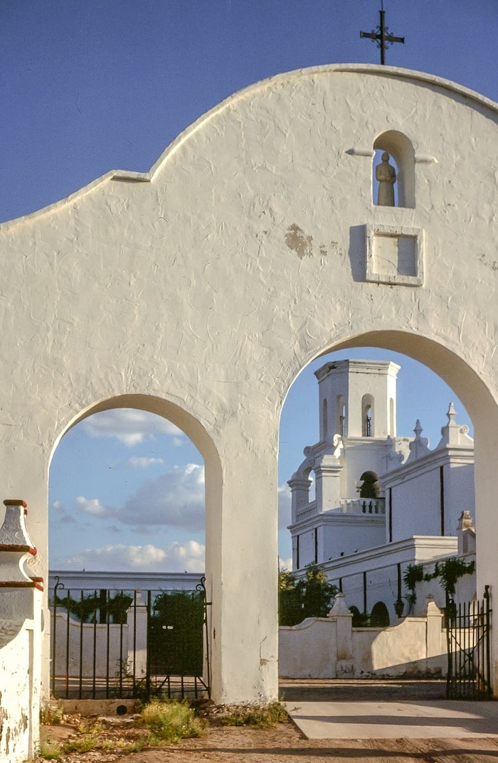 亚利桑那州图森市San Xavier del Bac的外部视图