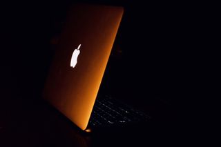 电脑，pc，电子产品，笔记本电脑，台灯，电脑硬件，硬件，键盘