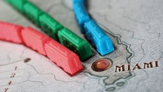 电子设备，保险丝，棋盘游戏，橡胶橡皮擦，塑料，数字手表，武器，武器