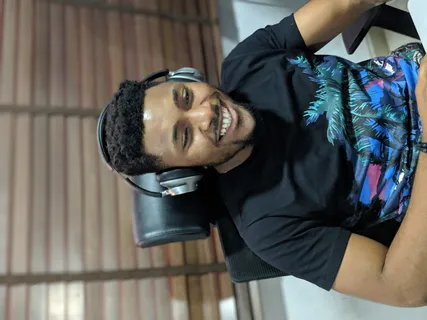 尼日利亚,拉各斯,4 adewole kuku street,服务,耳机,客户,聊天,耳机 尼日利亚,拉各斯,4 adewole kuku street,服务,耳机,客户,聊天,耳机