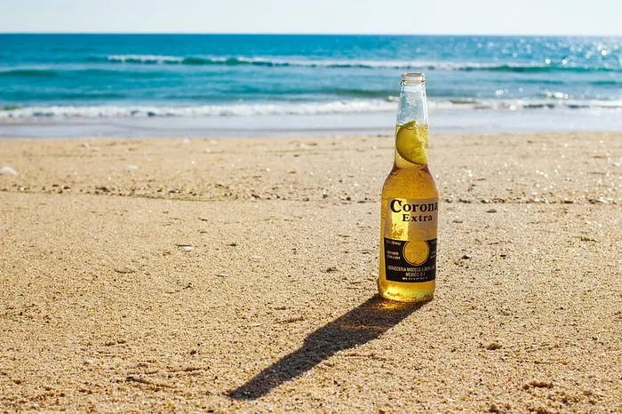 海滩上的啤酒