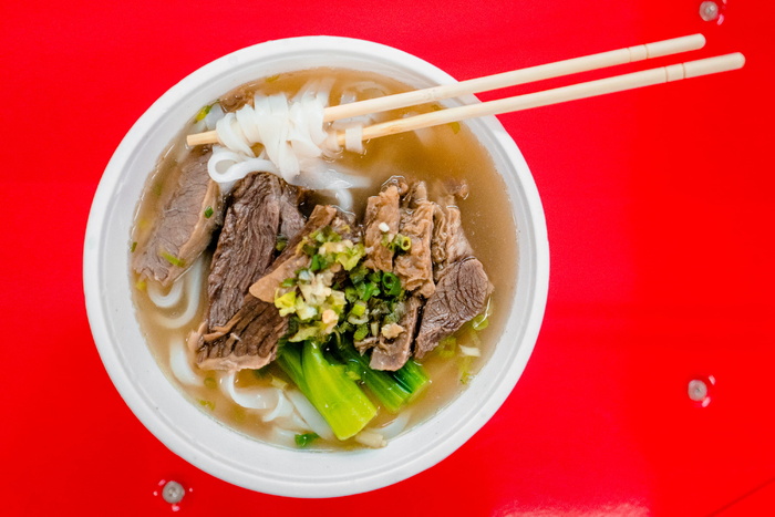 肉汤特写照片