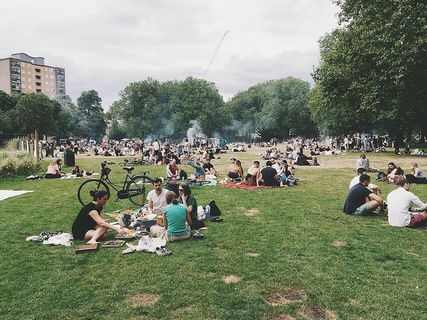 人,男人,女孩,朋友,家人,野餐,户外,草地 人,男人,女孩,朋友,家人,野餐,户外,草地