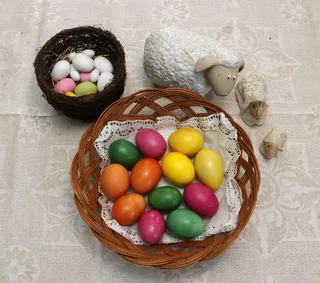 复活节，彩蛋，糖果，食物，篮子，复活节彩蛋，食物和饮料，庆祝活动