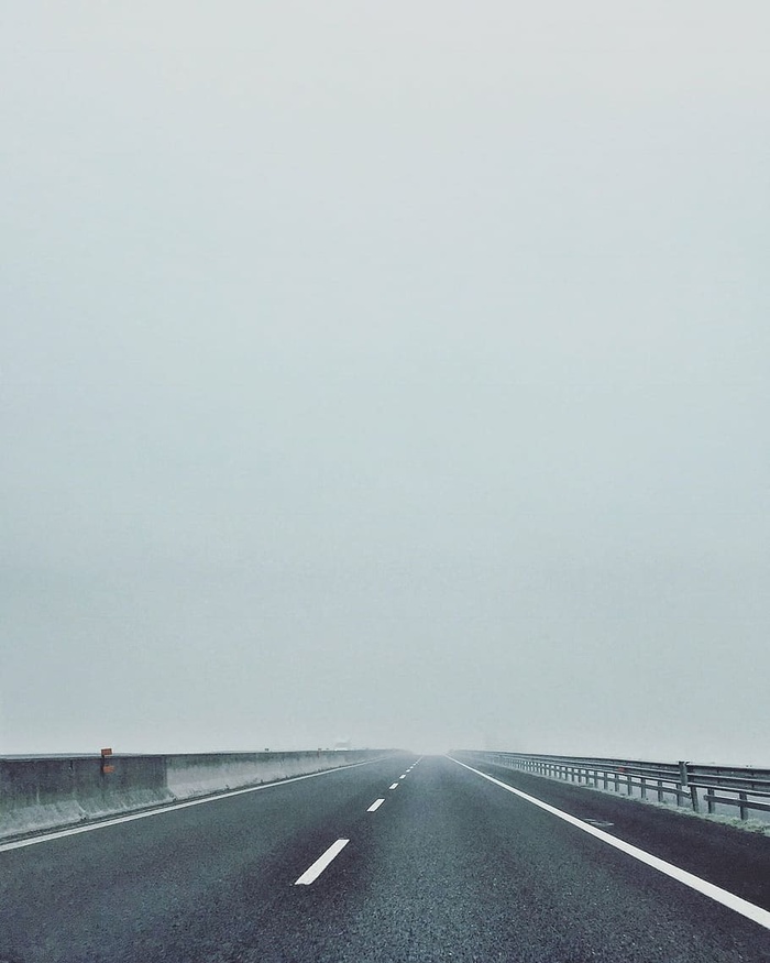 混凝土，道路，白天，雾，空，街道，天空，云