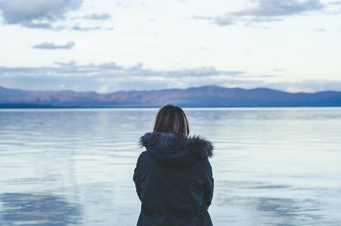 女人，站着，前面，身体，水，拍摄，白天，照片