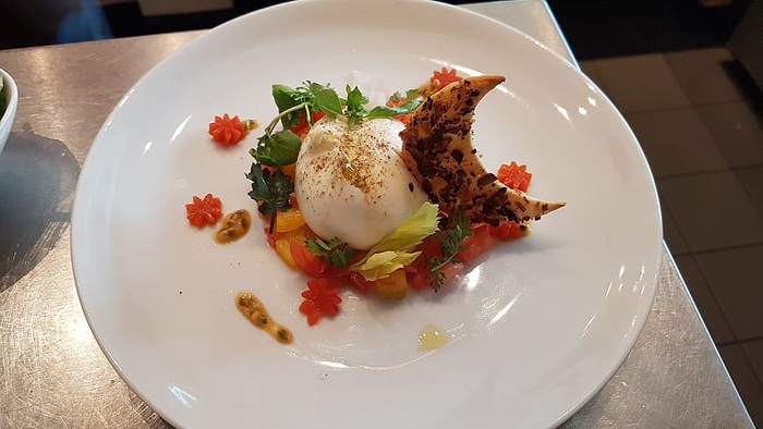 吃，清淡的一餐，优质食物，开胃菜，新月，burrata，意大利奶油奶酪，马苏里拉干酪