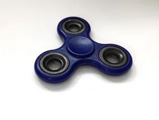 fidgit spinner，玩具，蓝色，减压，白色背景，工作室拍摄，室内，静物
