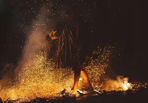 成人，男孩，烧伤，晚上，节日，火焰，热，热