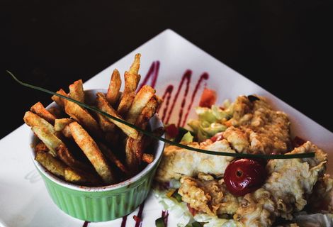 薯条和煎蛋饼，食物，薯条，菜，餐，晚餐，晚餐，午餐