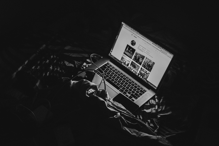 印度尼西亚，depok city，instagram，follow，computer，working，black and white，bw