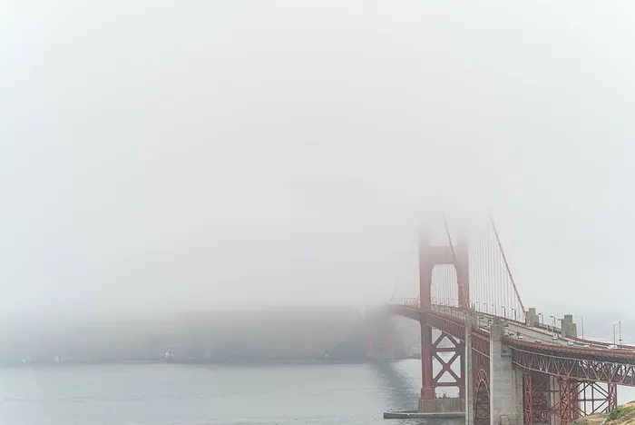 桥，汽车，雾，金门大桥，湖，雾，河，旧金山