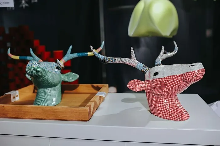 画廊里的各种艺术作品