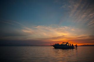 加拿大，萨里，新月海滩，船，bc，晚上，蓝色小时，山脉