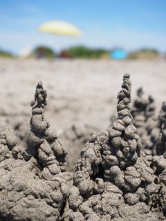 brown rock cairns，castle，sandburg，klecker castle，artwork，sand artwork，beach，sand