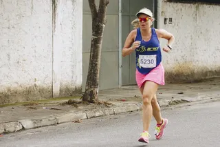 人，人，鞋，衣服，鞋，衣服，太阳镜，配件