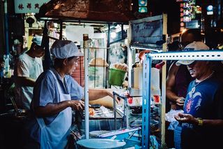 在小亭做饭的人