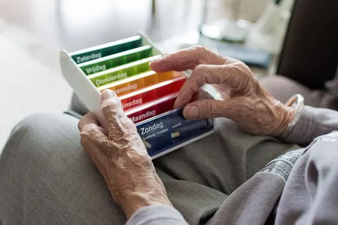 手，人类，女人，手，老人，自力更生，孤独，活着