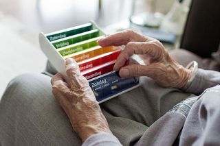 手，人类，女人，手，老人，自力更生，孤独，活着