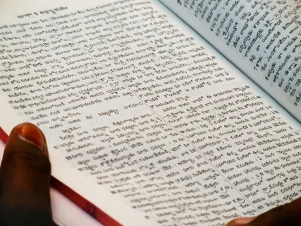 拿书的人，亚洲，印度，旅行，圣经，经文，telegu，语言