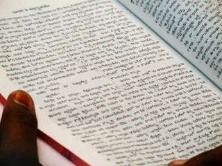 拿书的人，亚洲，印度，旅行，圣经，经文，telegu，语言