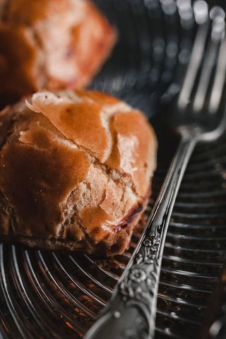 里面有奶油奶酪的甜面包