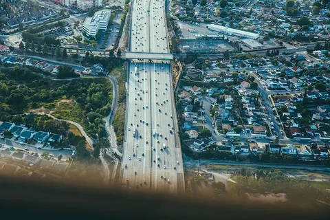 abendstimmung、鸟瞰图、建筑、汽车、城市、城市景观、公路、房屋 abendstimmung、鸟瞰图、建筑、汽车、城市、城市景观、公路、房屋