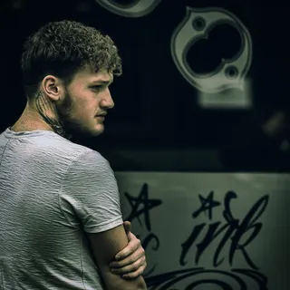 人，男人，孤独，悲伤，纹身，艺术，衬衫，卷发